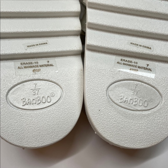 Bamboo White Studded Slide Sandals Platform Slip On Summer Shoes Womens Size 7 - Picture 6 of 8